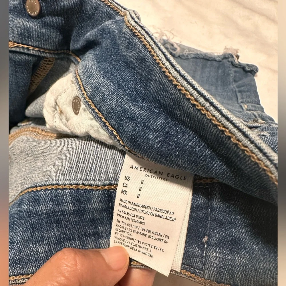 American Eagle Outfitters Women's Frayed Hem Jean Shorts - Picture 4 of 7